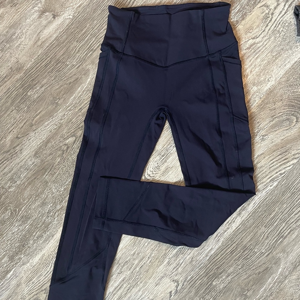 Lululemon 3/4 length leggings with side pockets